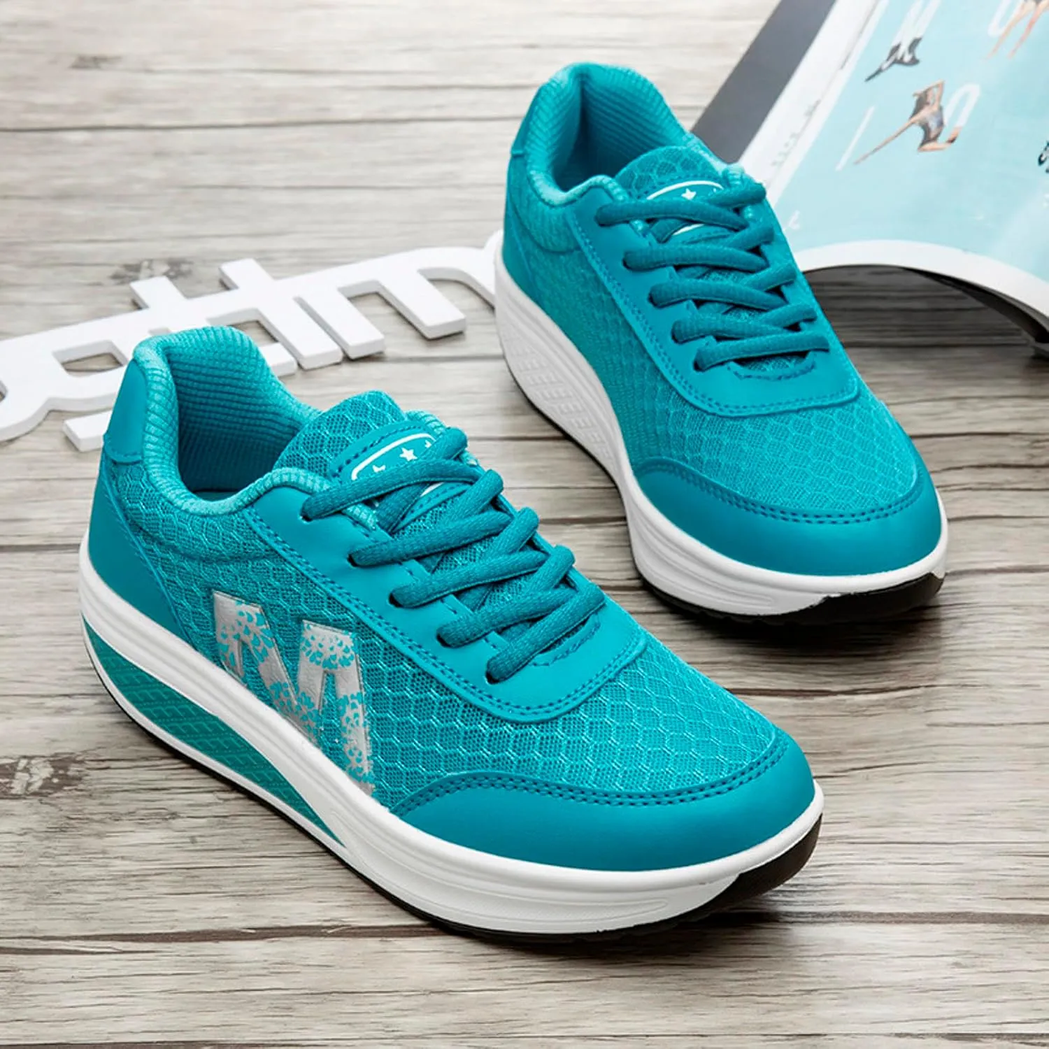 Flying Weaving Sneakers Women 2023 Fall and Winter New Korean Fashion Round Head Lace Up Casual Shoes Thick Bottom Running Shoes Women Walking