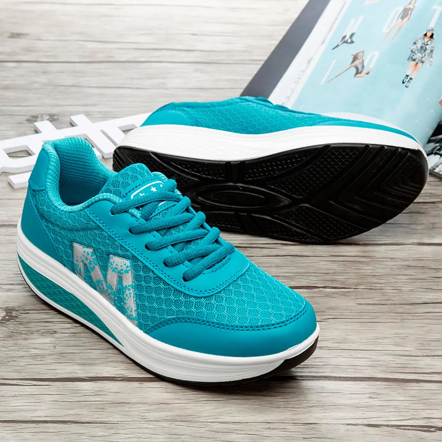 Flying Weaving Sneakers Women 2023 Fall and Winter New Korean Fashion Round Head Lace Up Casual Shoes Thick Bottom Running Shoes Women Walking