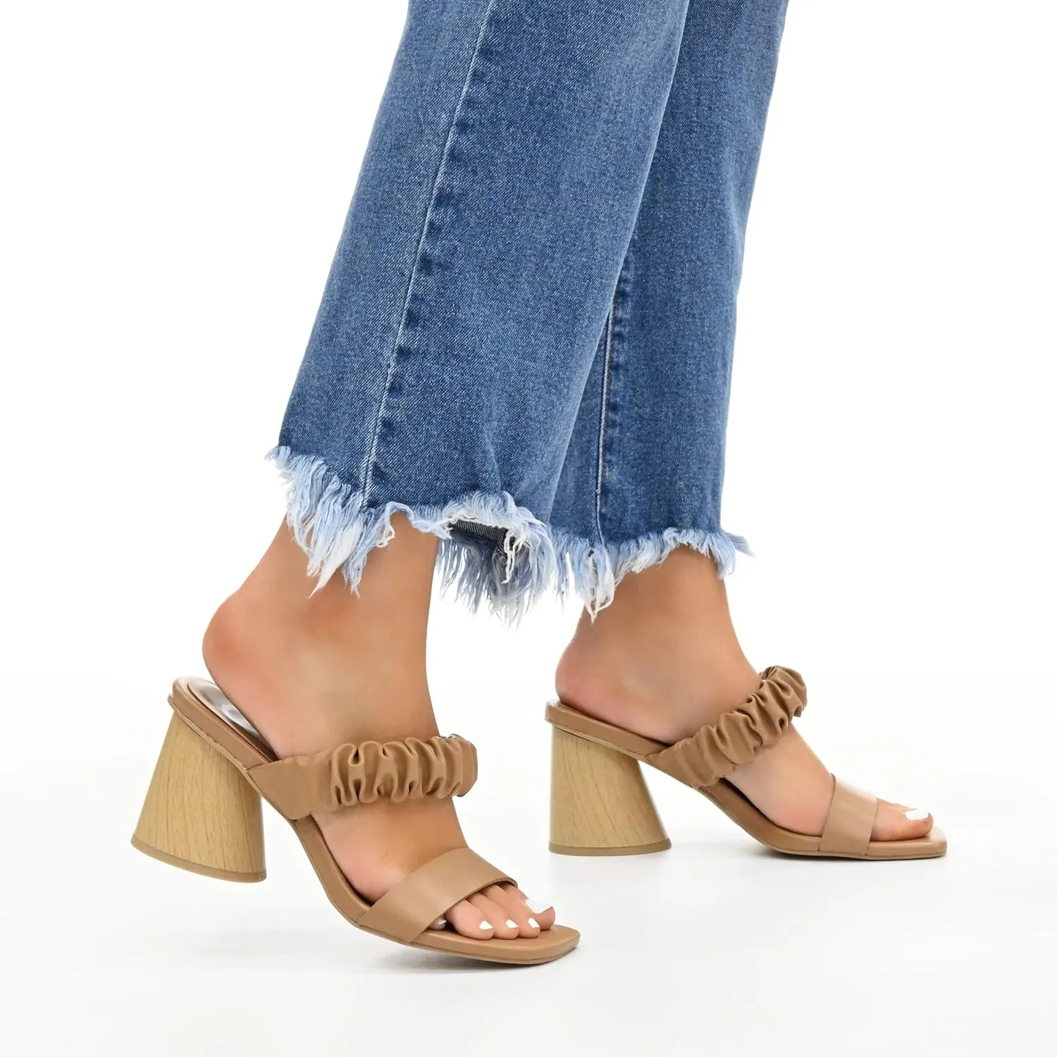 Journee Women's Comfort Foam Fayth Sandals
