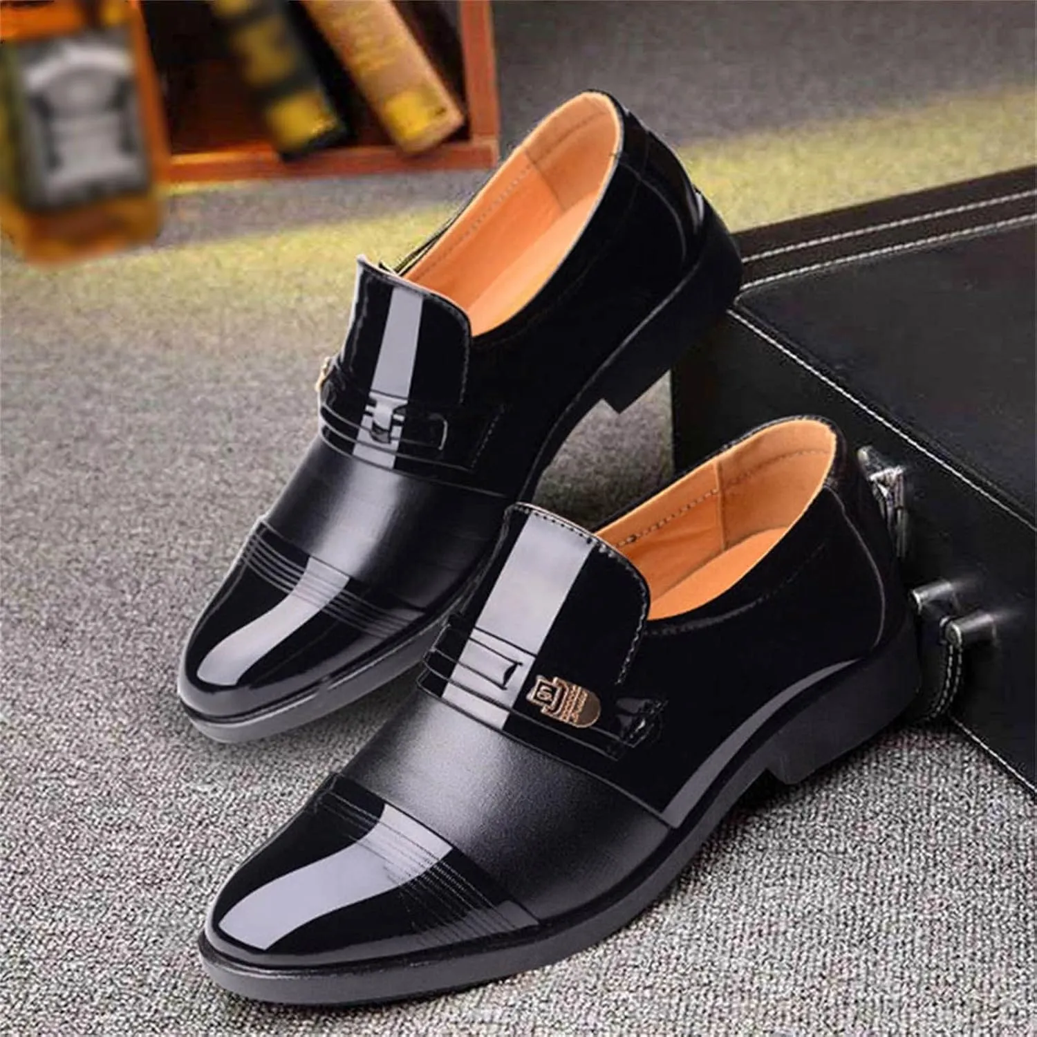 Mens Breathable Leather Shoes Formal Business Shoes for Men Low Heel Patent Leather Shoe Non Slip Arch Suppport Dress Footwear Comfortable Elegant Dating Shoe Man Durable Casual Footwear