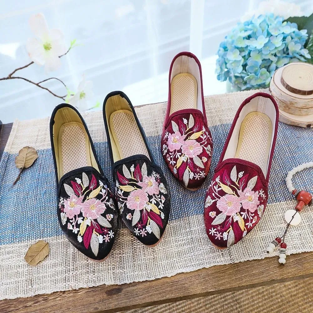 Soft Cotton Fabric Women Embroidered Pointed Toe Ballet Flats Spring Vintage Ladies Casual Slip On Walking Shoes