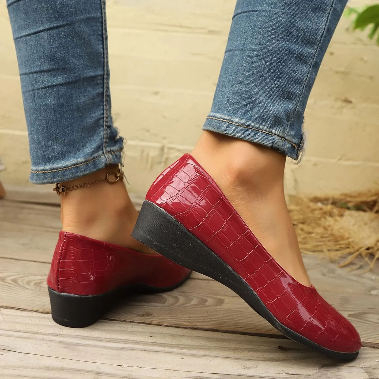 Women's Comfortable Loafers Soft Leather Slip on Casual Outdoor Sandals Round Toe Driving Flat Work Walking Shoes for Women Dressy Low Heels Orthopedic Sandals 